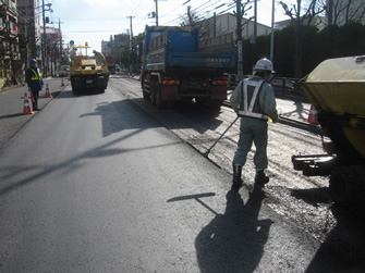 アスファルト敷均し工